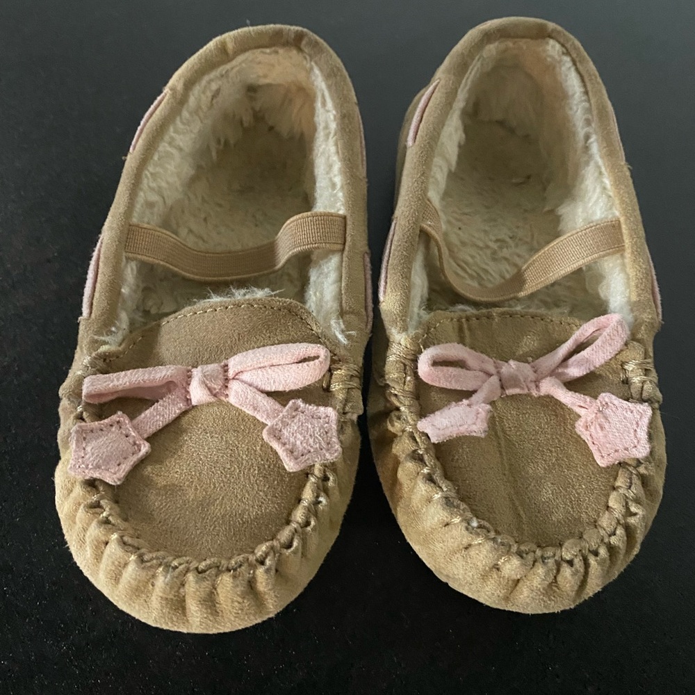 Toddler girls cat and Jack Moccasins